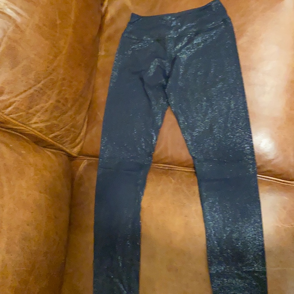 Super Fun Beyond Yoga sparkly black leggings. Sz xs